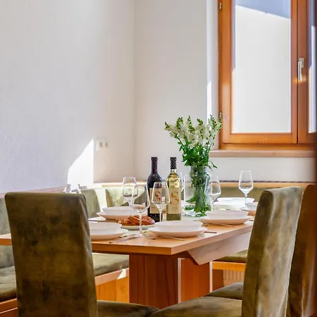 Apartment Gruenbichel Hof I *